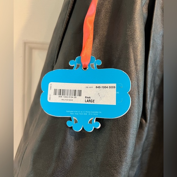 NWT 🖤 FAUX Leather , Lined , Pleated , Mini Skirt with POCKETS! Zipper on Back - Picture 4 of 12